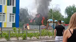 На юге Волгограда сгорел расселенный аварийный дом