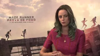 Kaya Scodelario dá entrevista em português para o G1.com