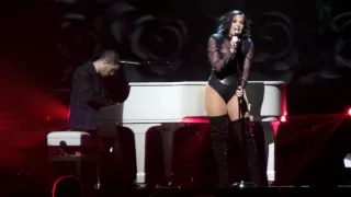 Demi Lovato and Nick Jonas - Stone Cold (ACC 2016)