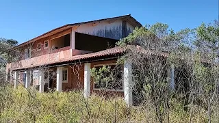 UMA INCRÍVEL MANSÃO ABANDONADA COM TUDO DENTRO... a mansão GREEN GOLD