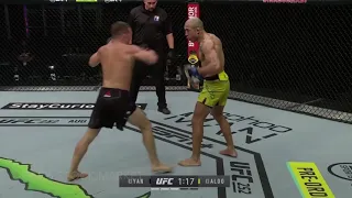 Jose Aldo's head movement against Petr Yan