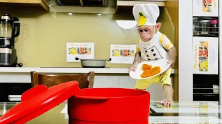 Monkey BiBi obediently helps dad steam pumpkins!