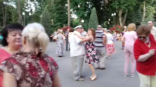 Настоящая подруга!!! Танцы в парке Горького!!! Харьков 2021