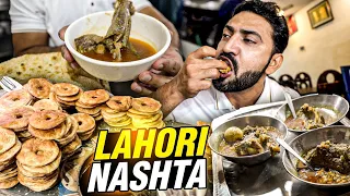 61 Year Old LAHORE Street Food Nashta 😋 Nifa Paye, Manna Murgh Channy and Sadiq Halwapori Baqarkhani