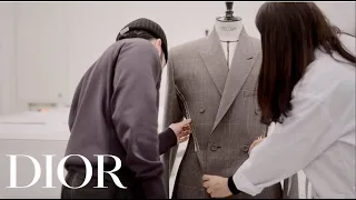 Remaking the ‘Bar’ jacket for Dior Men's Winter 2022-2023