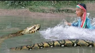 Anaconda attack fishing boy in water | Ataque de anaconda | fun made movie part 13