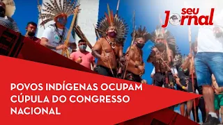 Povos indígenas ocupam cúpula do Congresso Nacional em manifestação contra o PL 490