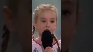 Amelia of Ukraine sang the Ukrainian anthem at a large charity concert in ód, Poland