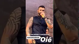 Gusttavo Lima é atacado por fumaça em show (2)