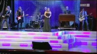 Kelly Clarkson - My Life Would Suck Without You (LIVE @ Women's World Awards 2009)
