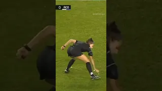 When the referee is a beautiful female, Lewandowski reaction🤣😭#football #shorts