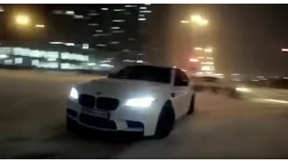 White BMW M5 F10 and M5 E34 Snow Drift 2#