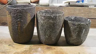 Crucibles for cast iron melting