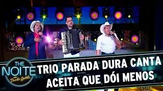 Trio Parada Dura canta Aceita que Dói Menos | The Noite (13/09/17)