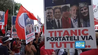 Roma, alla manifestazione contro il governo Meloni la macabra ironia sulla tragedia del Titan