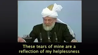 Khalifatul Masih IV sharing his painful prayers for the Jamaat