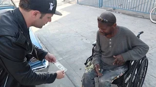 Magician makes money for homeless 💵  -Julien Magic