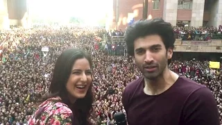 Crazy Katrina Kaif FANS At Delhi Amity University & Fitoor Promotions