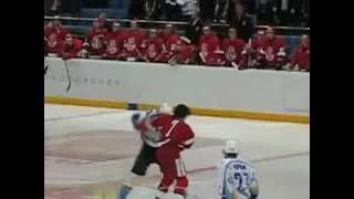 Hockeyfighters.cz  Vadim Shakhraychuk vs Darcy Verot.wmv