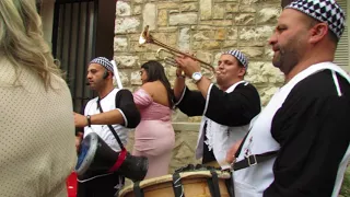 Groupe musique traditionnelle  accopagnement des mariés Marseille  06 41 51 12 59.