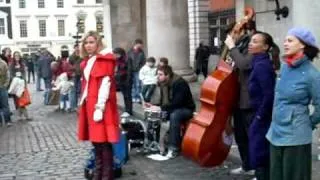 Roisin Murphy -Overpowered-Busking Covent Garden