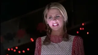 Buffy the vampire Slayer: Giantess stomp