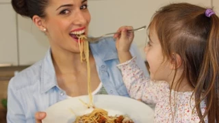 Spaghetti Bolognese Rezept - total lecker und total einfach! / Sallys Welt