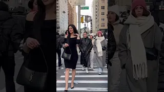 People’s-reactions #nyc #walkingdownthestreet #peoplesreactions  #reactions #model #reactionvideo