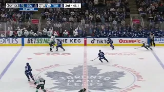 Auston Matthews scores empty net goal to complete the hat-trick. 08/03/2022