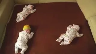 Мама была на работе, а папе было скучно/When dad alone with his baby