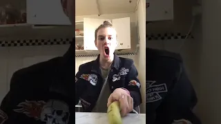 🤣Как по этикету красиво есть банан🍌🤣🤣🤣#shorts   #shortvideo  #shortsmemes