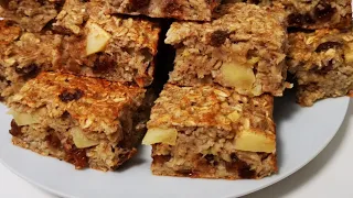 No flour, no sugar! Baked Apple Oatmeal Cake. Just mix everything and a healthy breakfast is ready!