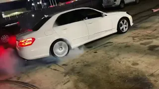 2010 E350 Mercedes Benz W212 doing burnouts