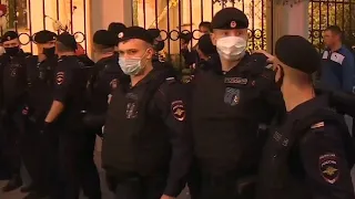 Акция солидарности с протестующими в Белоруссии у посольства в Москве / LIVE 12.08.20