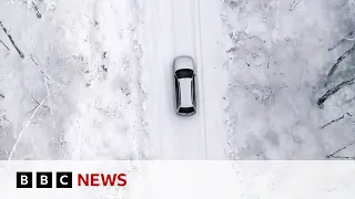 Why electric vehicles struggle in extreme cold | BBC News