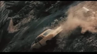 Шляпа (1981)-car crash scene.