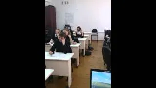 Учитель стебется над классом