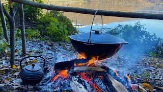 THE PERFECT WILD PLACE TO COOK YOURSELF A GREAT DISH OF LAMB MEAT WITH VEGETABLES BY THE LAKE!