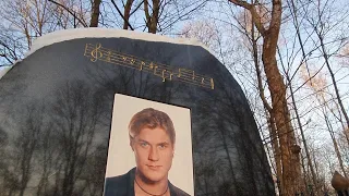 закрытая могила Лёни Нерушенко ... не подойти ...  😲 Ваганьковское кладбище  6 декабря 2022 ПОМНИМ