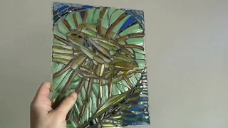 Мозаика из бутылочного стекла на стекле. Glass on glass mosaic from recycling glass bottles.