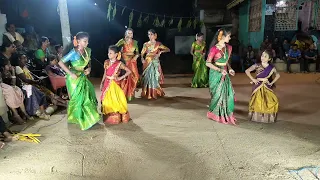 Gallu galluna moge gajulettukunnadana song