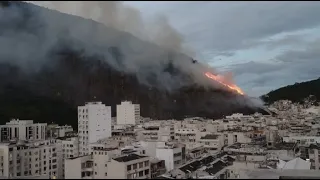 Лесные пожары вспыхнули на окраинах Рио-де-Жанейро