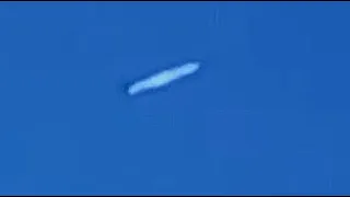 Long Illuminated UFO Sighted Over Manitoba, Canada. May 9, 2021