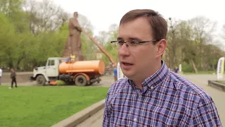 У Львові помили пам'ятник Івану Франку