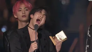 Jin yelling ARMY in 2018 MAMA FANS' CHOICE in JAPAN! (BTS)