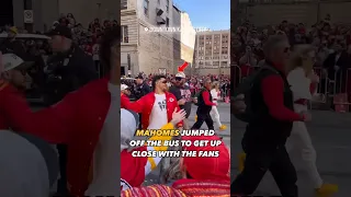 Patrick Mahomes couldn't hold back and jumped off the bus to be closer to the crowd 🔥 #nfl