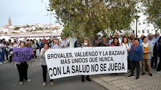 Vecinos de las pedanías se han manifestado hoy para pedir mejoras en la asistencia sanitaria