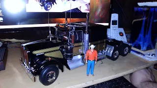 Kenworth W900 + Bandit (Cours après moi Shérif 1977) Road Kings 1:18