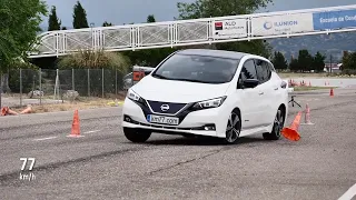 Nissan Leaf 2018 - Maniobra de esquiva (moose test) y eslalon | km77.com