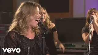 Kelly Clarkson - Since U Been Gone (Walmart Soundcheck 2009)